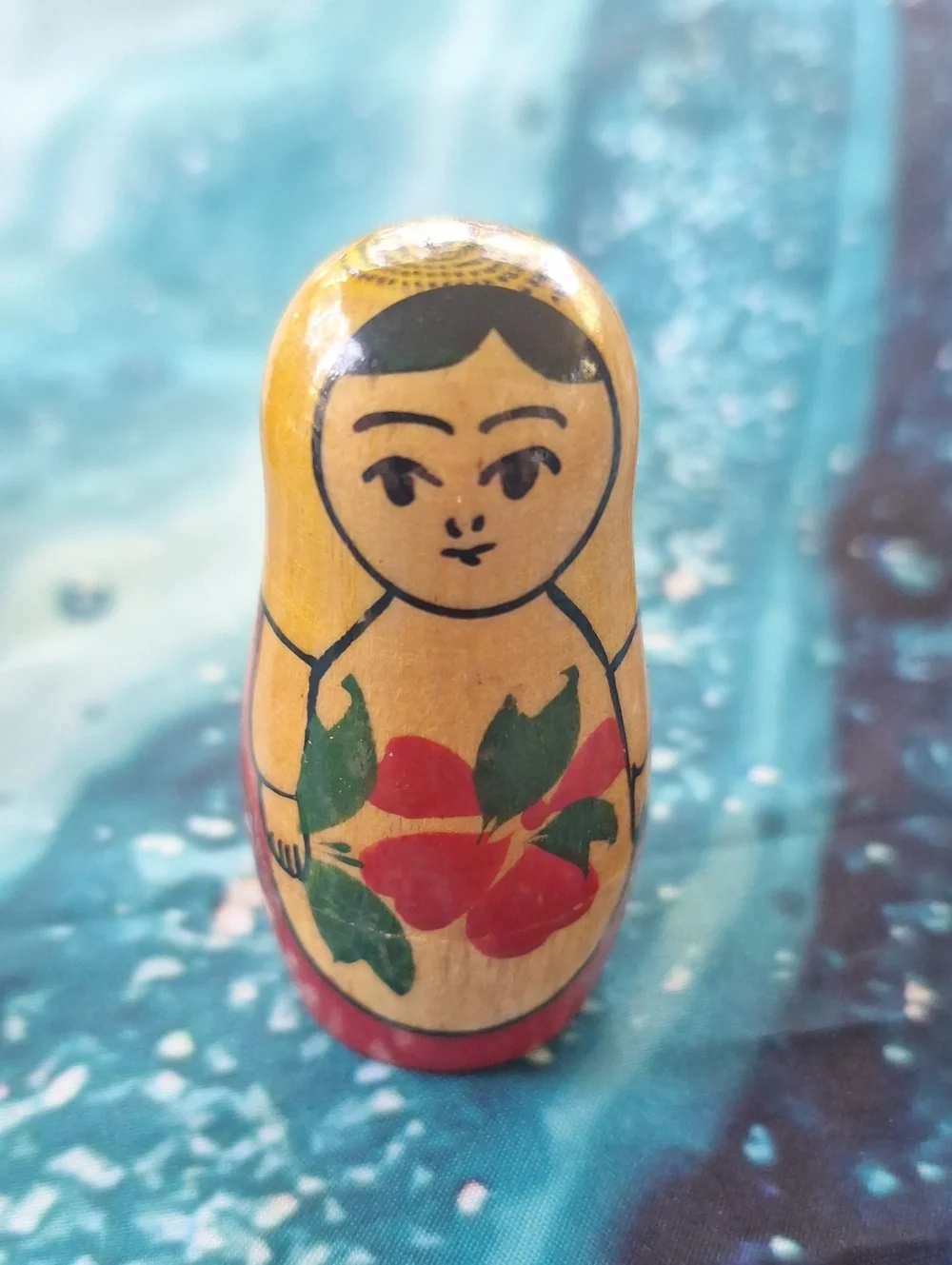 Set Of 6Traditional Wooden Matryoshka Nesting Dolls - Yellow & Red